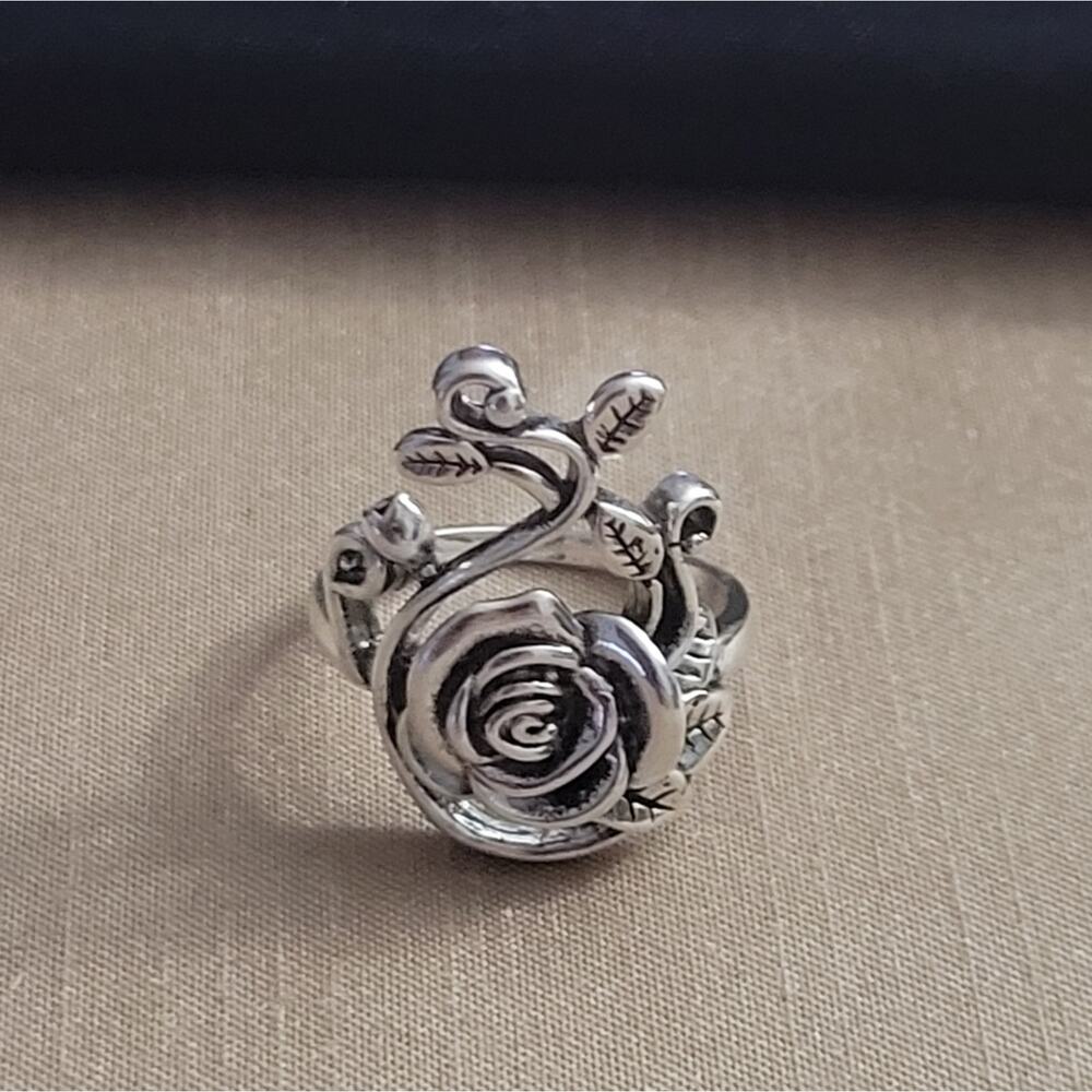 Size 7 beautiful rose vine floral silver tone ring